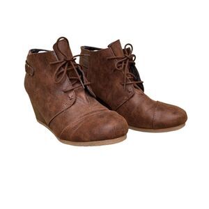 Maurices Cheri Lace Up Wedge Heel Ankle Bootie Brown Distressed Cognac Size 11